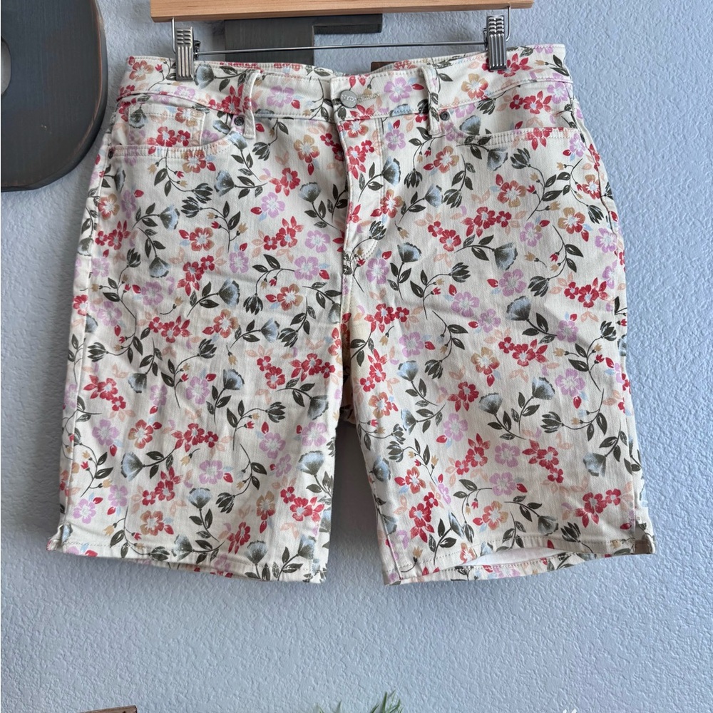 Floral NYDJ bermuda shorts size 12